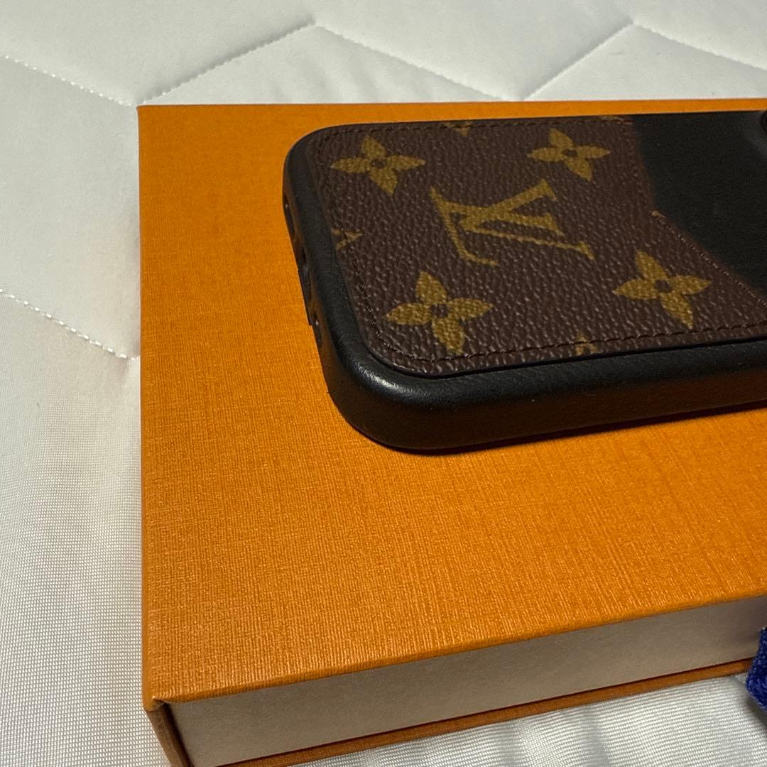 LOUIS VUITTON iPhone16pro用バンパー　M12551