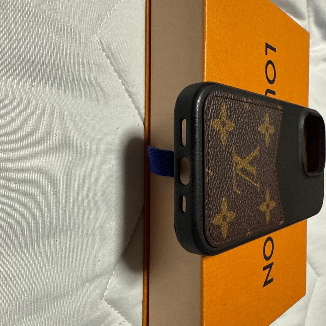 LOUIS VUITTON iPhone16pro用バンパー　M12551