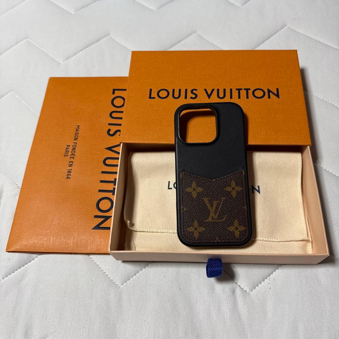LOUIS VUITTON iPhone16pro用バンパー　M12551