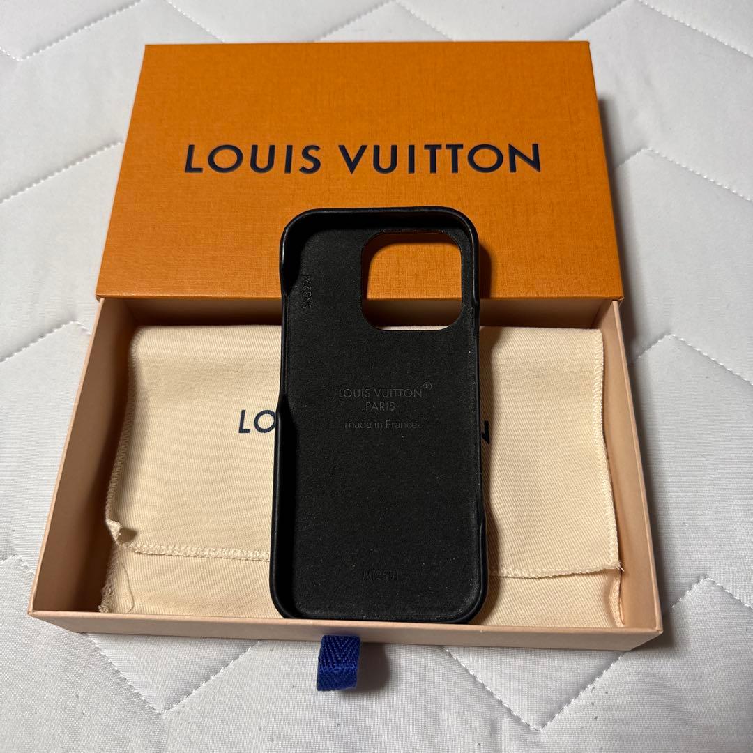 LOUIS VUITTON iPhone16pro用バンパー　M12551