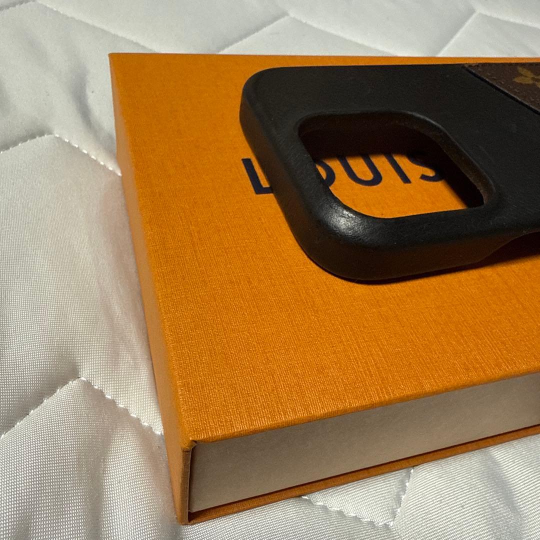 LOUIS VUITTON iPhone16pro用バンパー　M12551