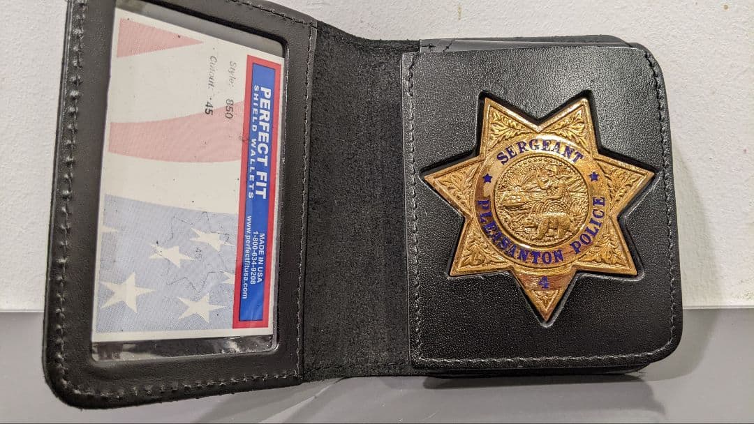 ろ*け様 実物 中古 CA州ポリスバッジ