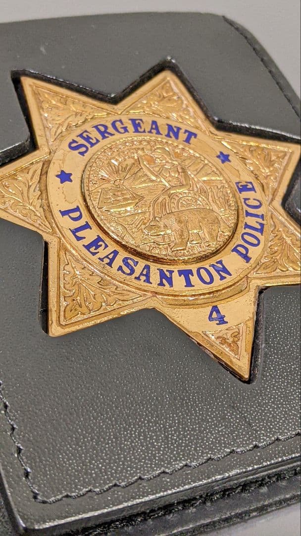 ろ*け様 実物 中古 CA州ポリスバッジ