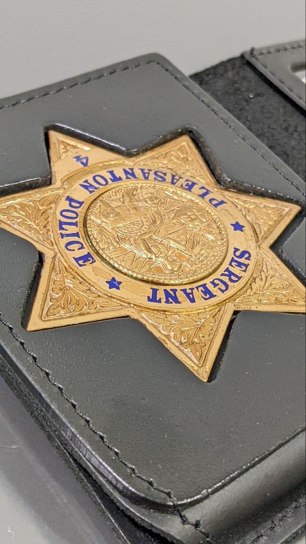 ろ*け様 実物 中古 CA州ポリスバッジ