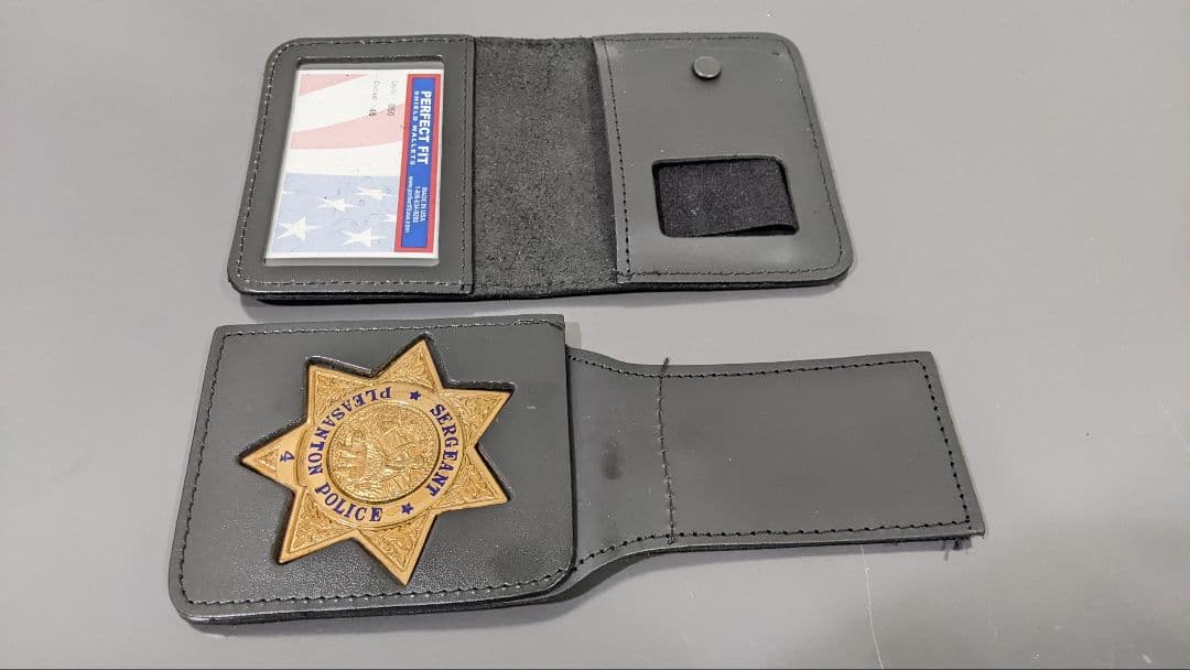 ろ*け様 実物 中古 CA州ポリスバッジ