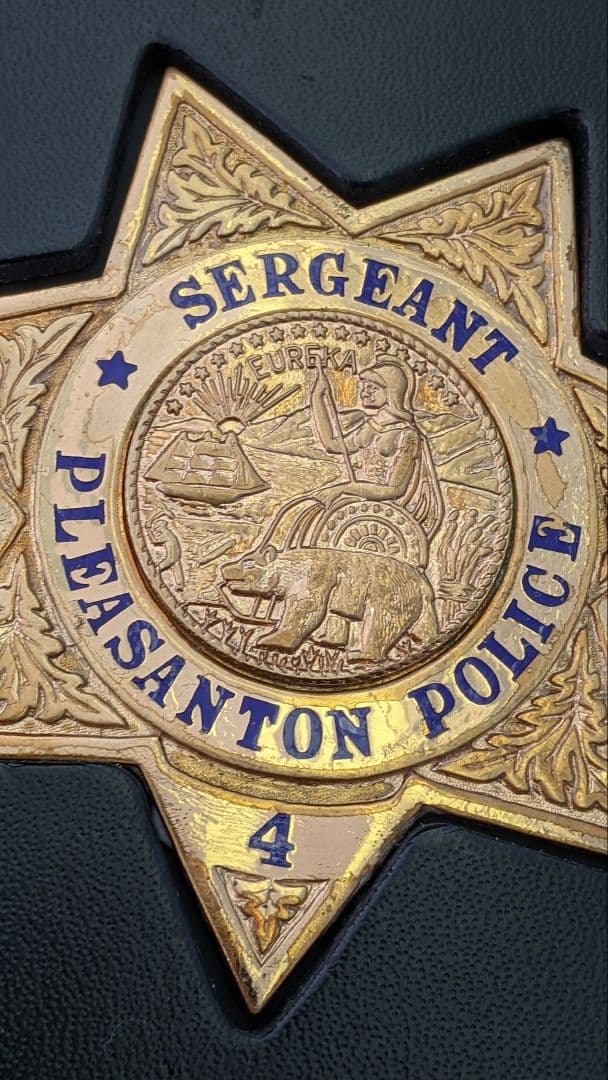 ろ*け様 実物 中古 CA州ポリスバッジ