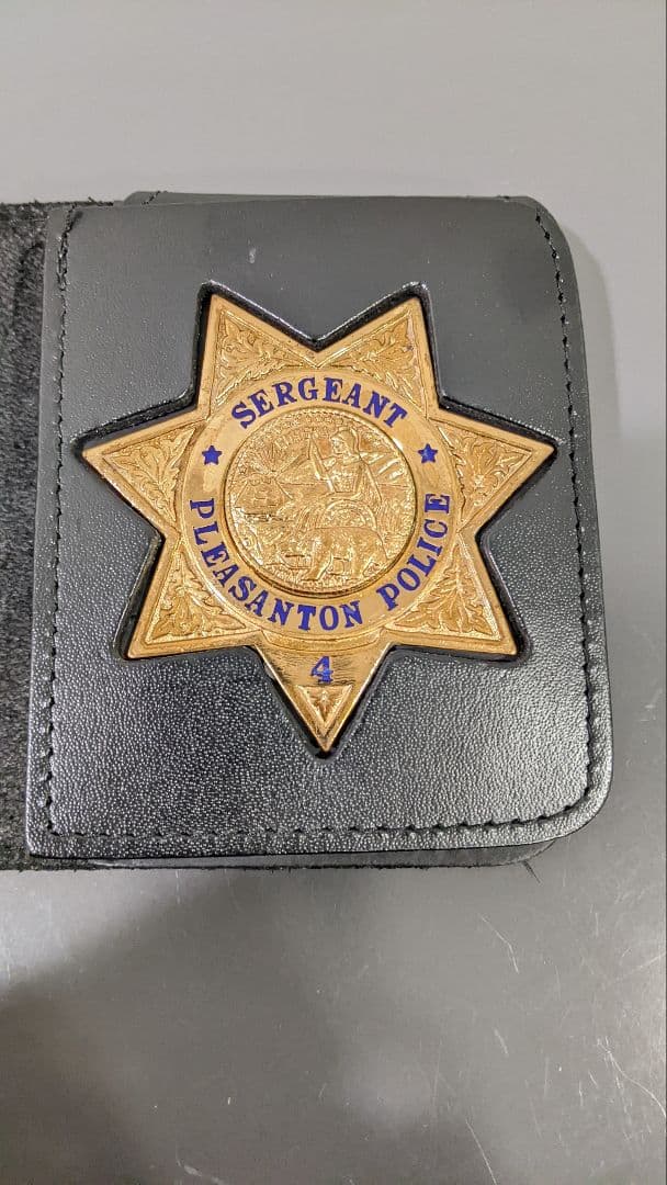 ろ*け様 実物 中古 CA州ポリスバッジ