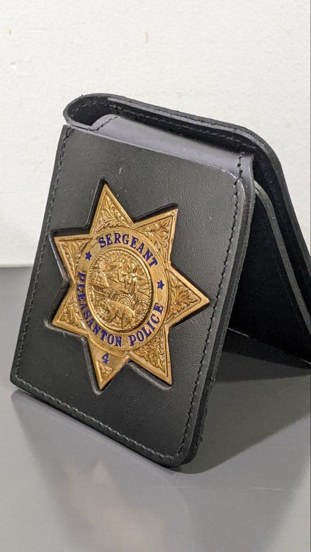 ろ*け様 実物 中古 CA州ポリスバッジ