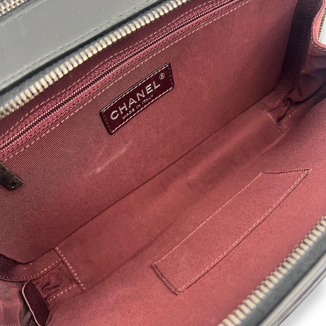 【極美品】ボーイシャネル　マトラッセ　シェブロン　チェーンショルダー　黒　830