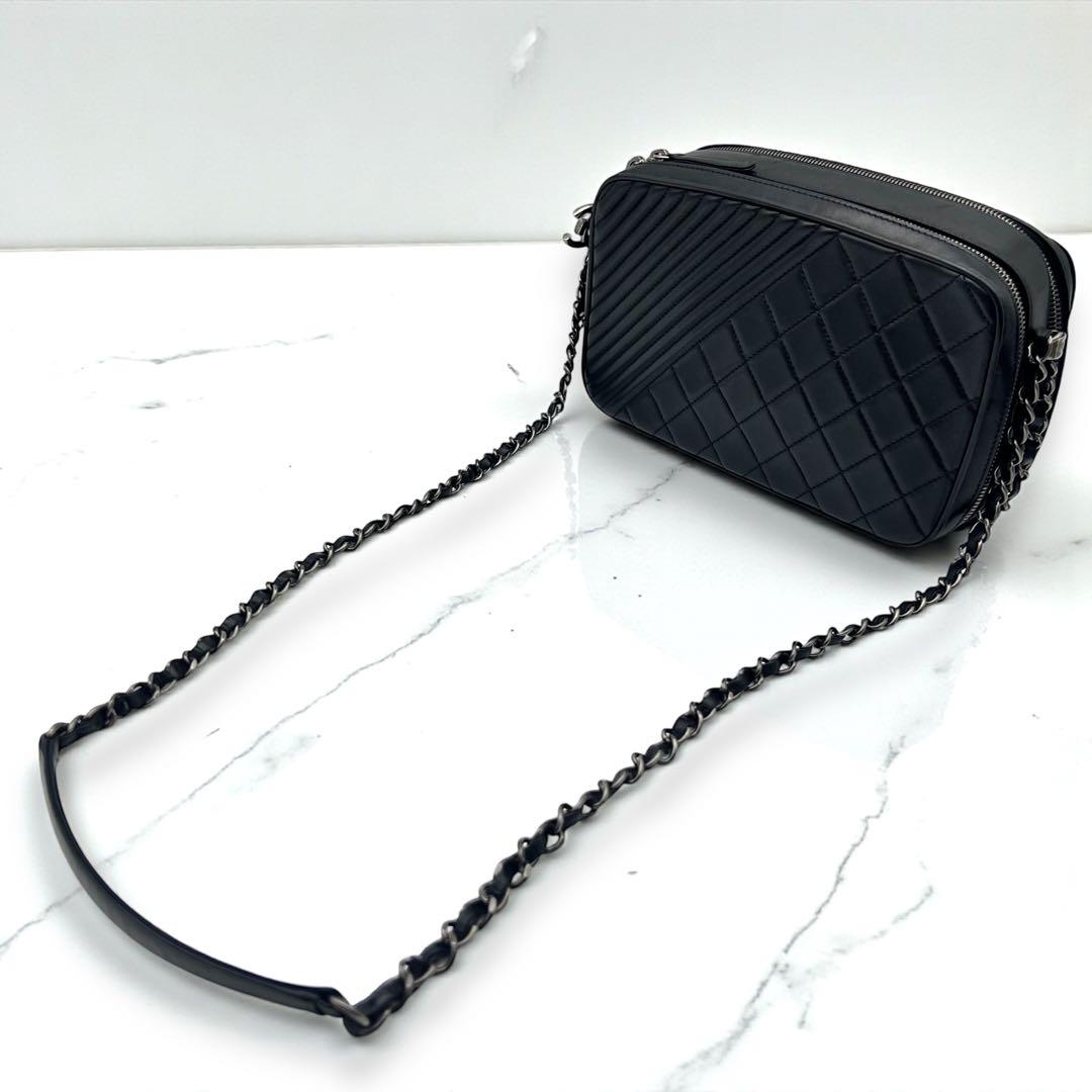 【極美品】ボーイシャネル　マトラッセ　シェブロン　チェーンショルダー　黒　830