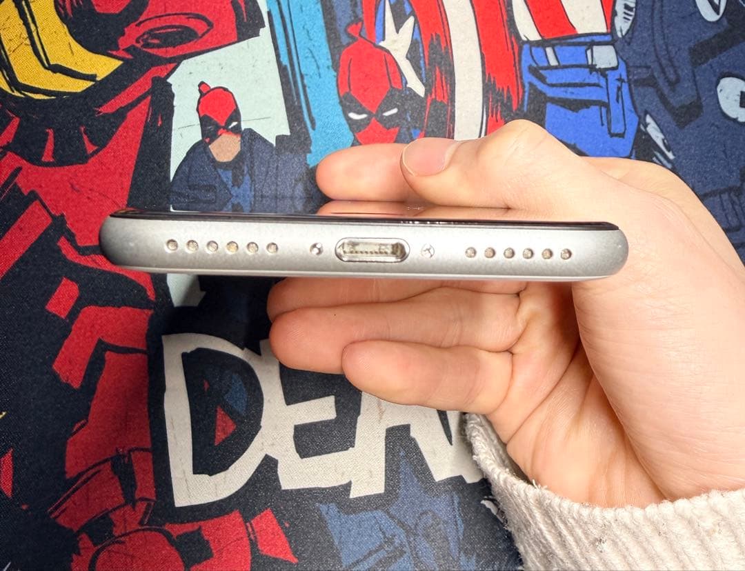 iPhone se2 64GB ホワイトsimフリー