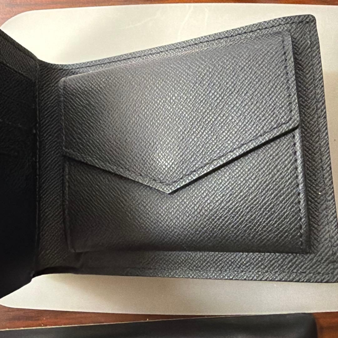 ＜希少極美品＞ルイヴィトン、黒 レザー 二つ折り財布 LVロゴ※箱袋付き
