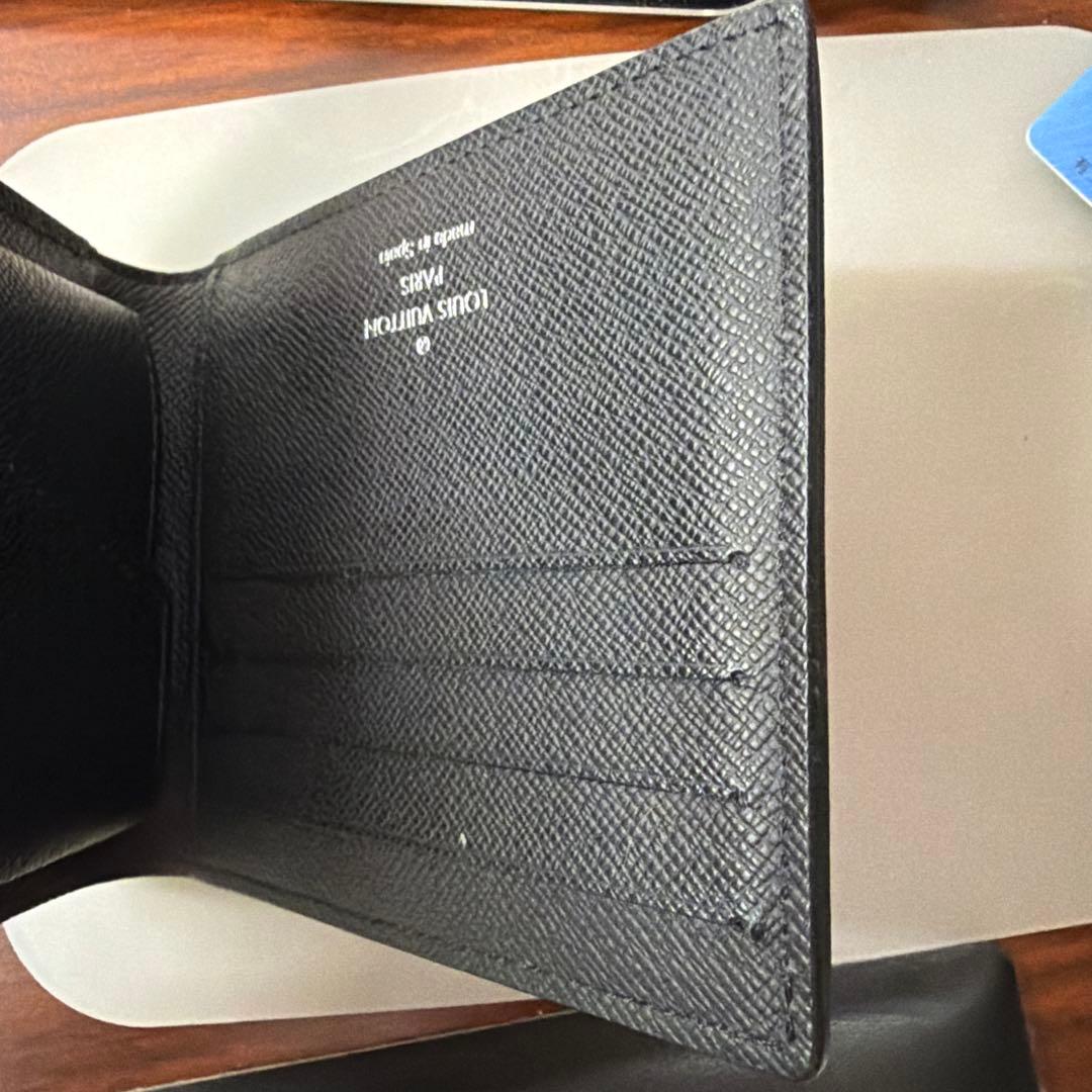 ＜希少極美品＞ルイヴィトン、黒 レザー 二つ折り財布 LVロゴ※箱袋付き