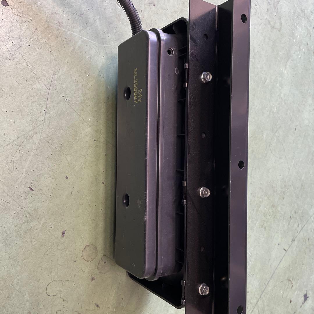 【新車取外し品】三菱ふそう純正テールランプ