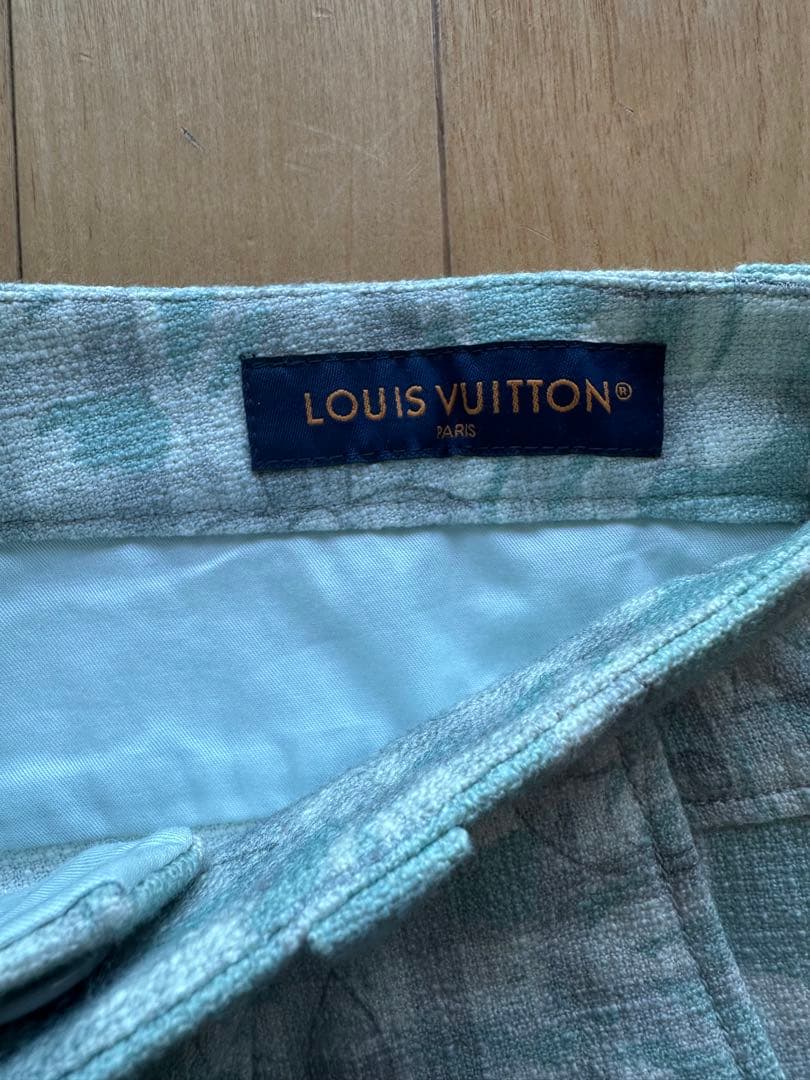 LOUIS VUITTON 水色柄ショートパンツ