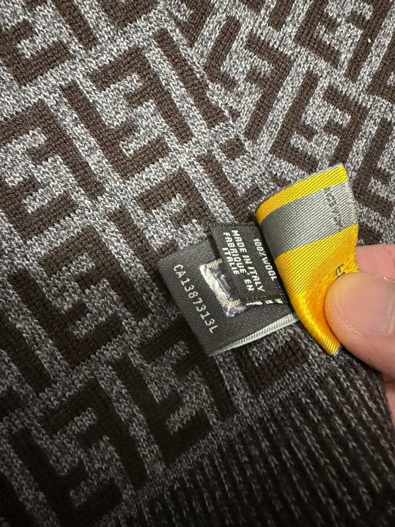 【美品】 FENDI　フェンディ　ズッカ柄　マフラー　ブラック　グレー