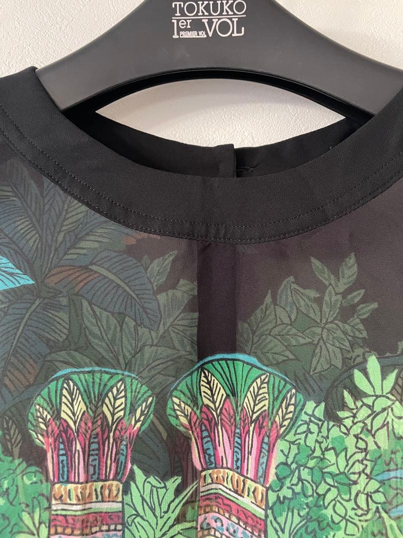 トクコプルミエブォルエジプト風柄シフォン風ノースリーブチュニック