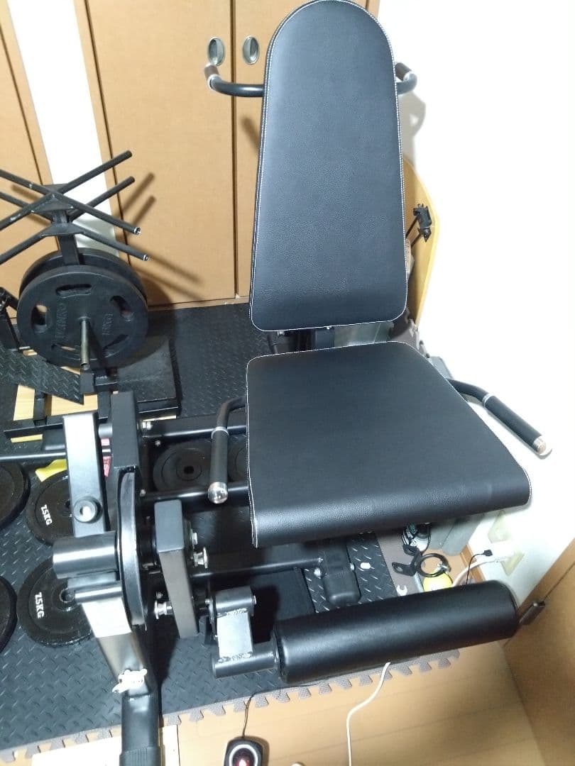 レッグエクステンション＆レッグカールマシン