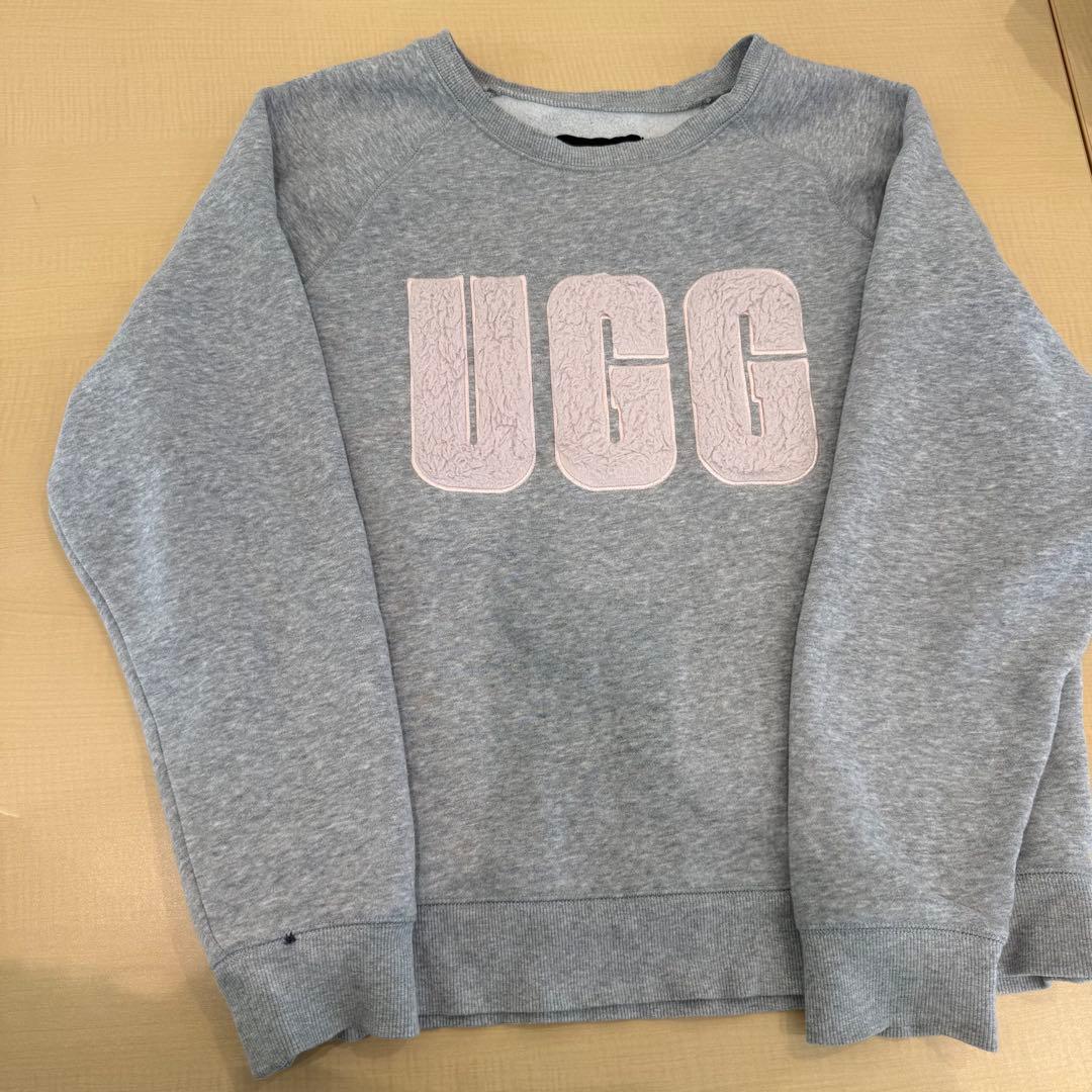 UGG グレー ロゴ トレーナー