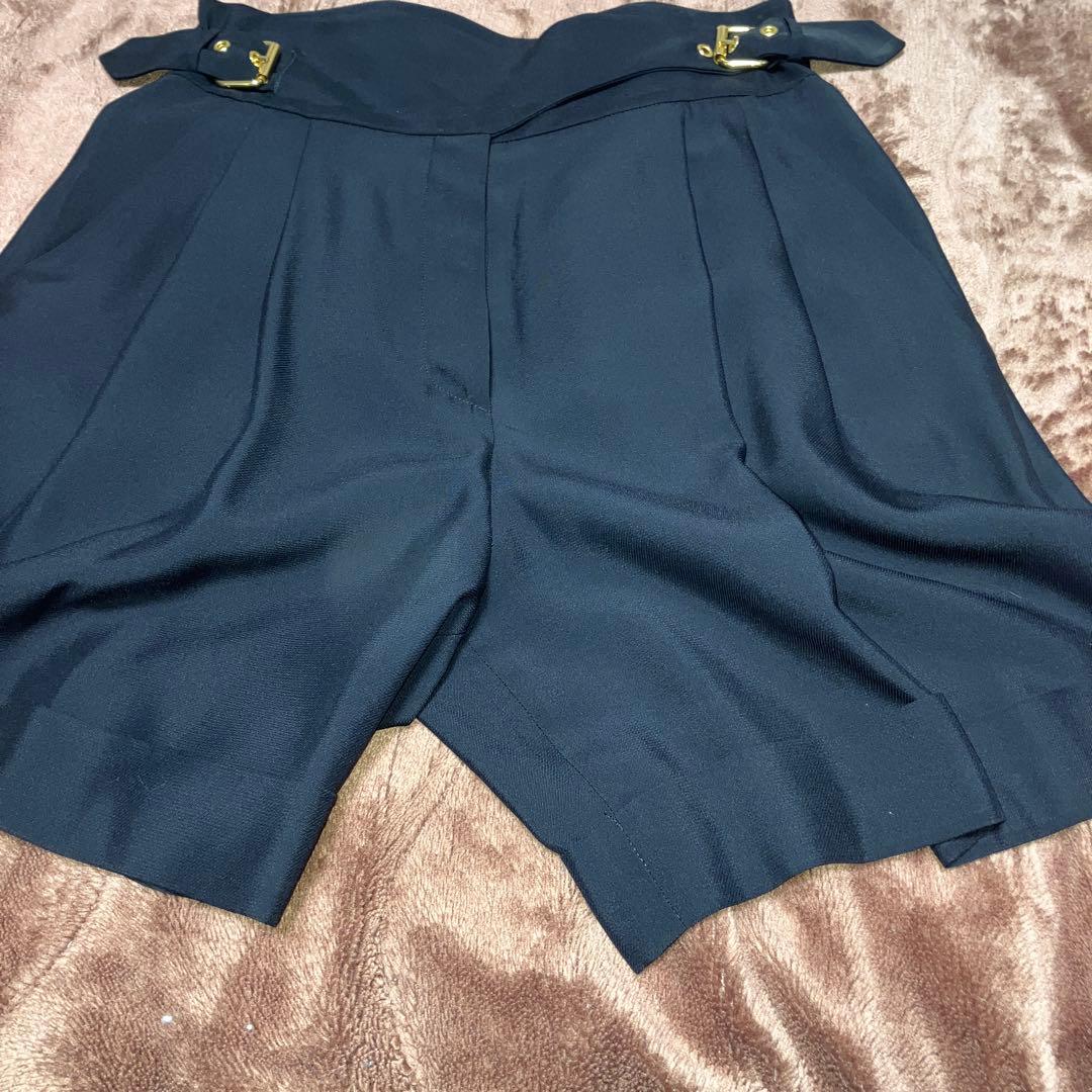 ＭＯSCHINO クチュールブラックベルト付き キュロット　イタリア製