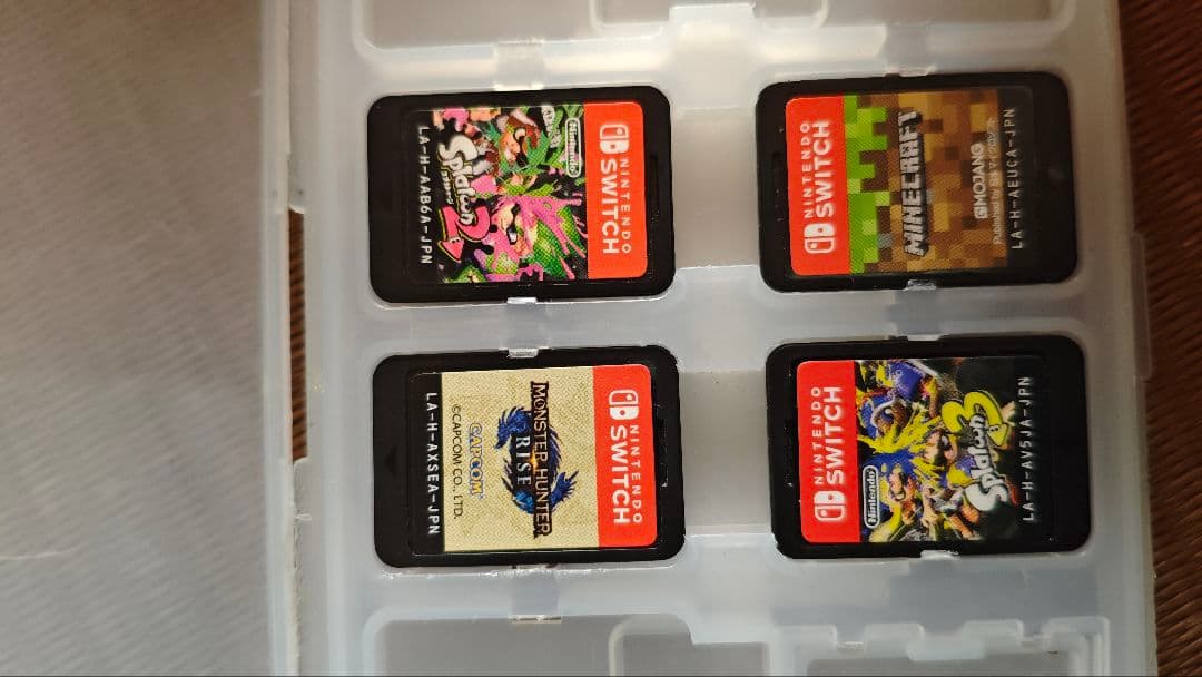 Switchソフト4本セット マイクラ、スプラ３＆２、モンハン