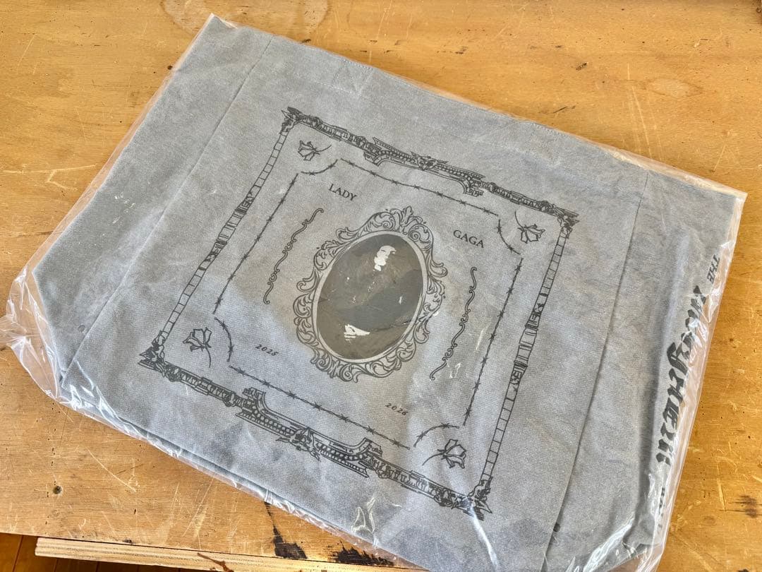 (新品)レディーガガ VIPGOLD 最前列 トート 灰〜最安値〜