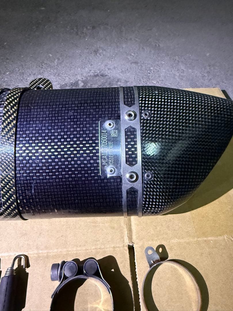 AKRAPOVIC マフラー カーボンファイバー