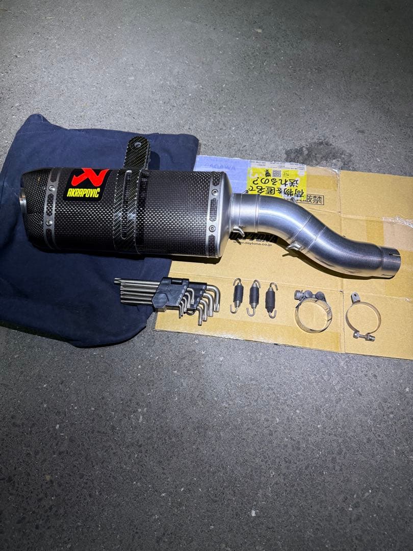 AKRAPOVIC マフラー カーボンファイバー