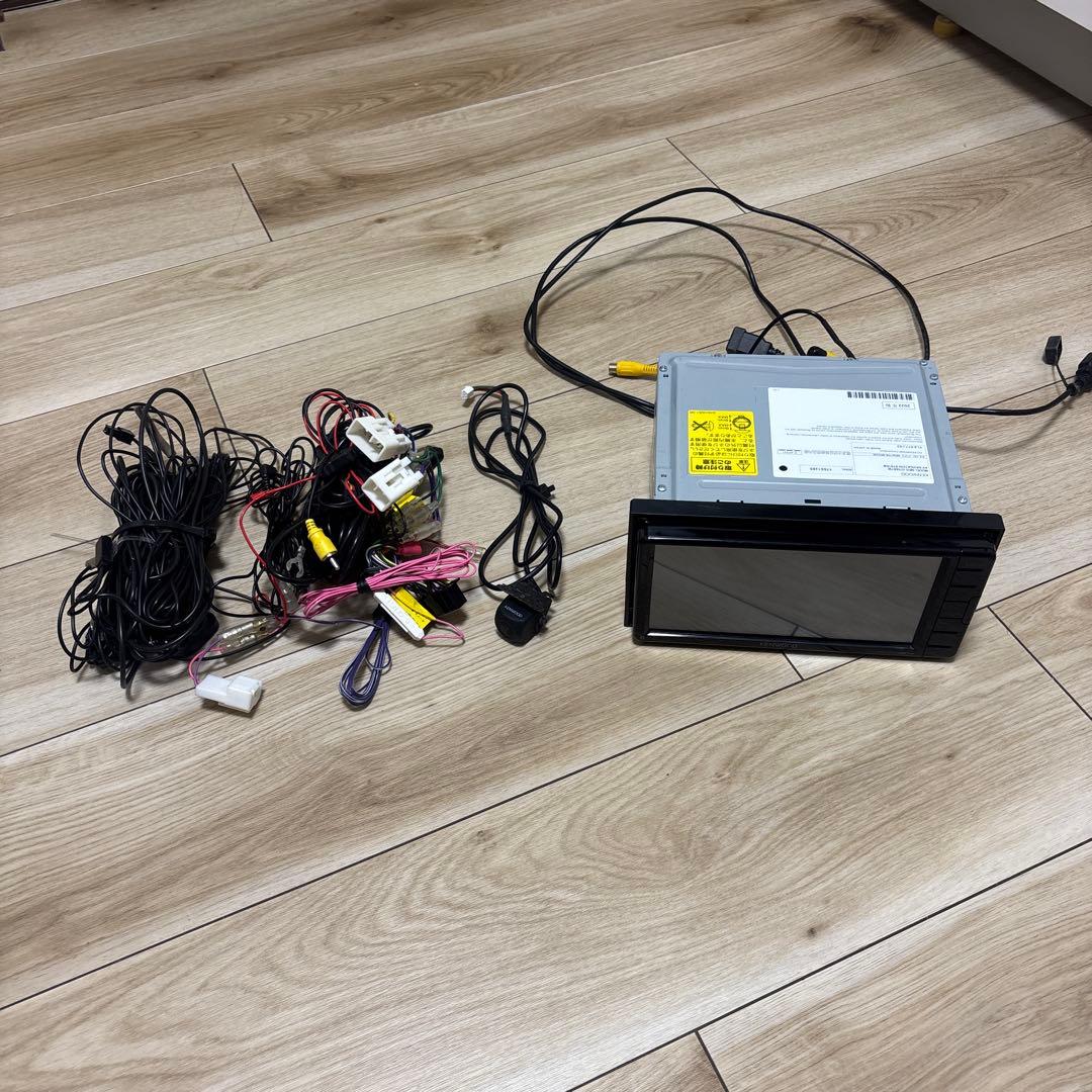 美品 2022年製 ケンウッド 彩速ナビ MDV-D708BTW カメラ付き