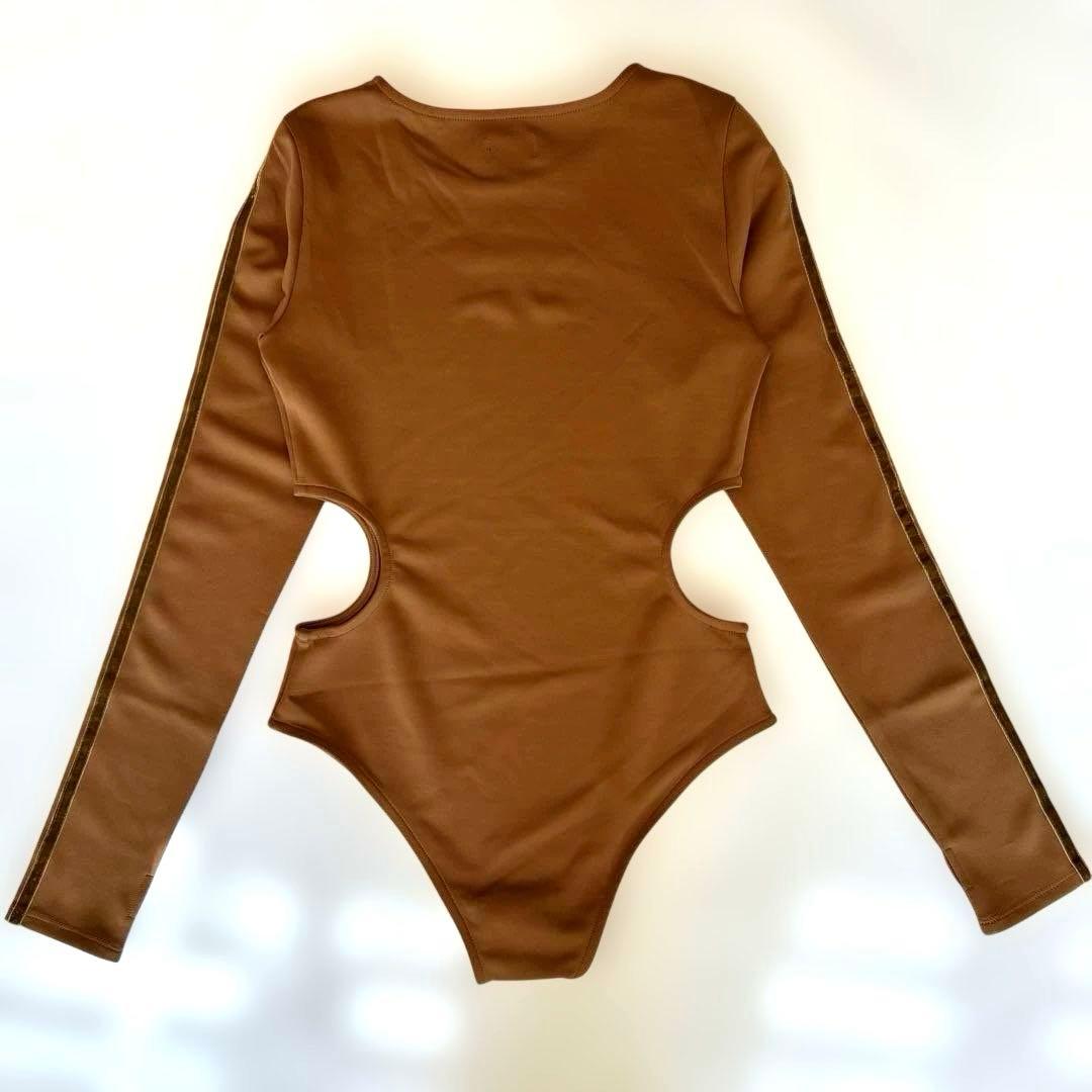 入手困難　PAMEO POSE ボディスーツ　新品未着用タグ付き　ジャージ