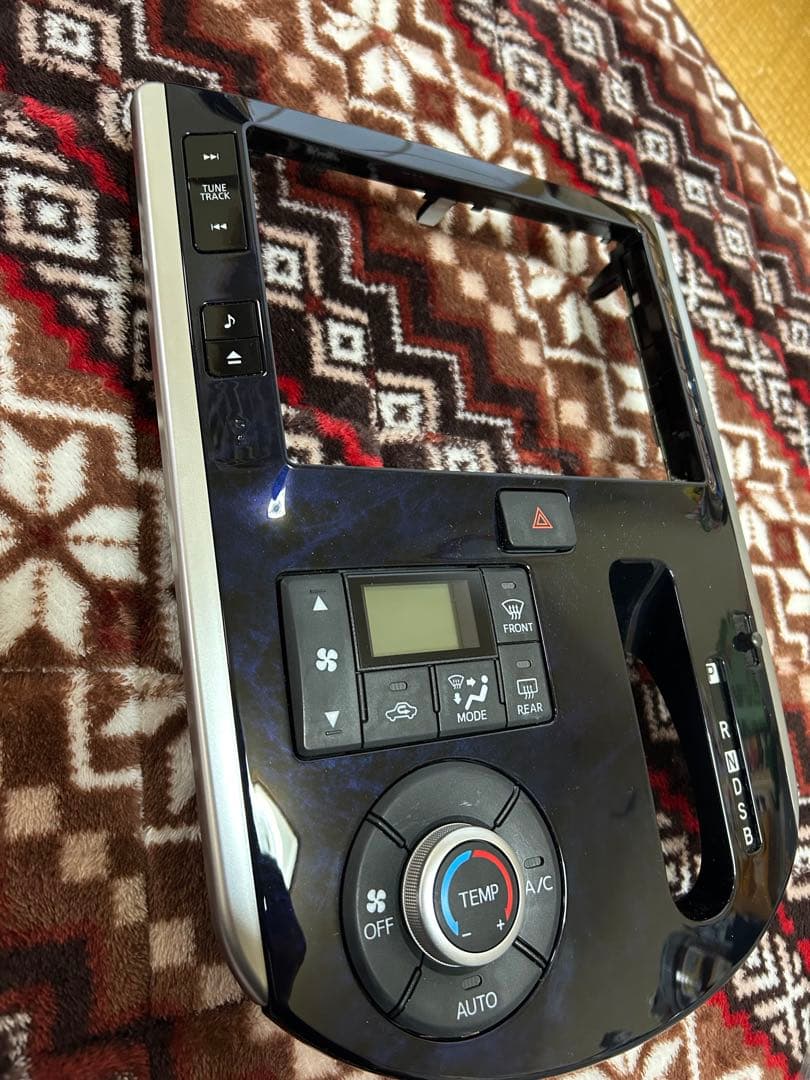 あです　8インチ　純正　ナビ　タント　タントカスタム　LA600 610