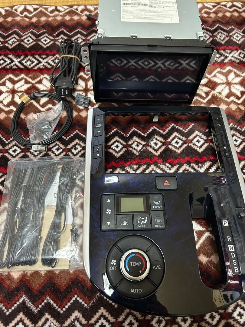 あです　8インチ　純正　ナビ　タント　タントカスタム　LA600 610