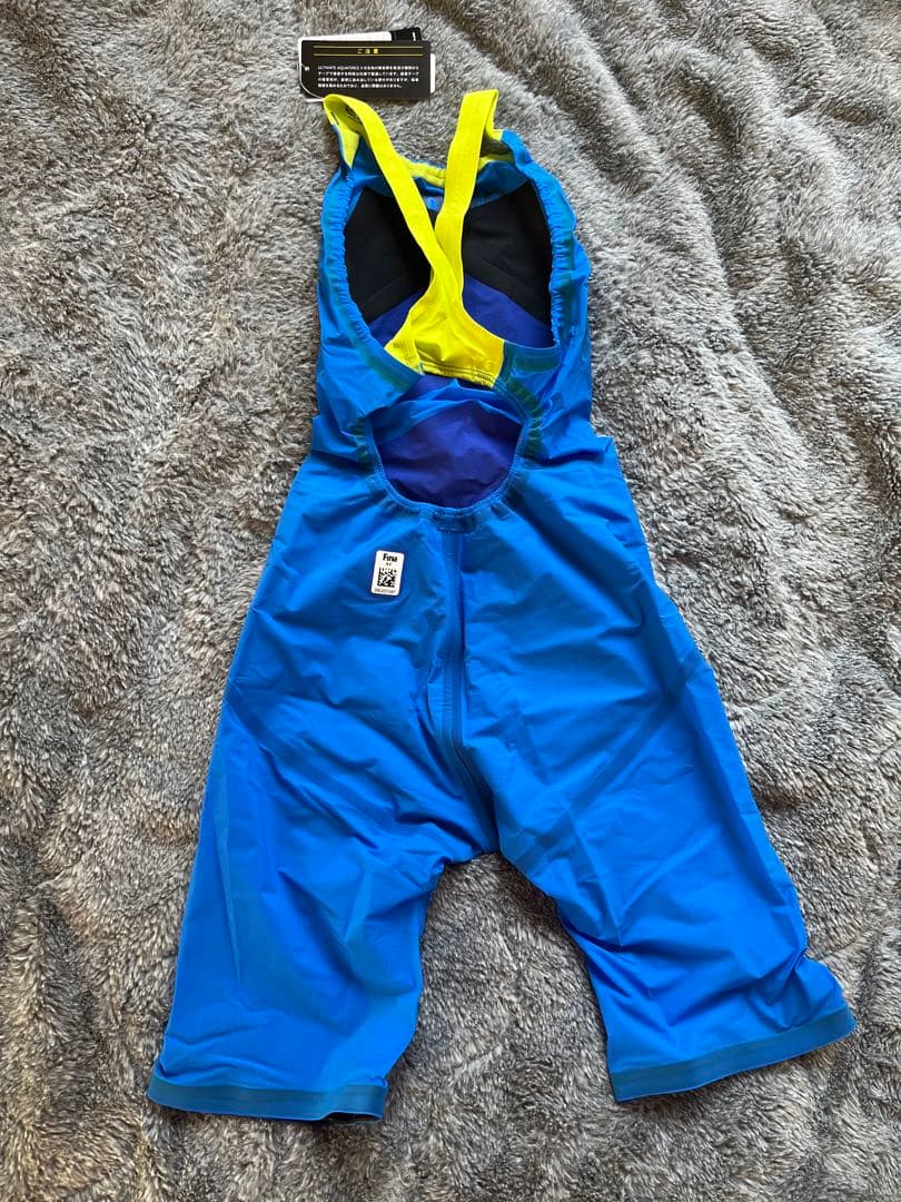 【新品未使用】アリーナ　高速水着　Mサイズ