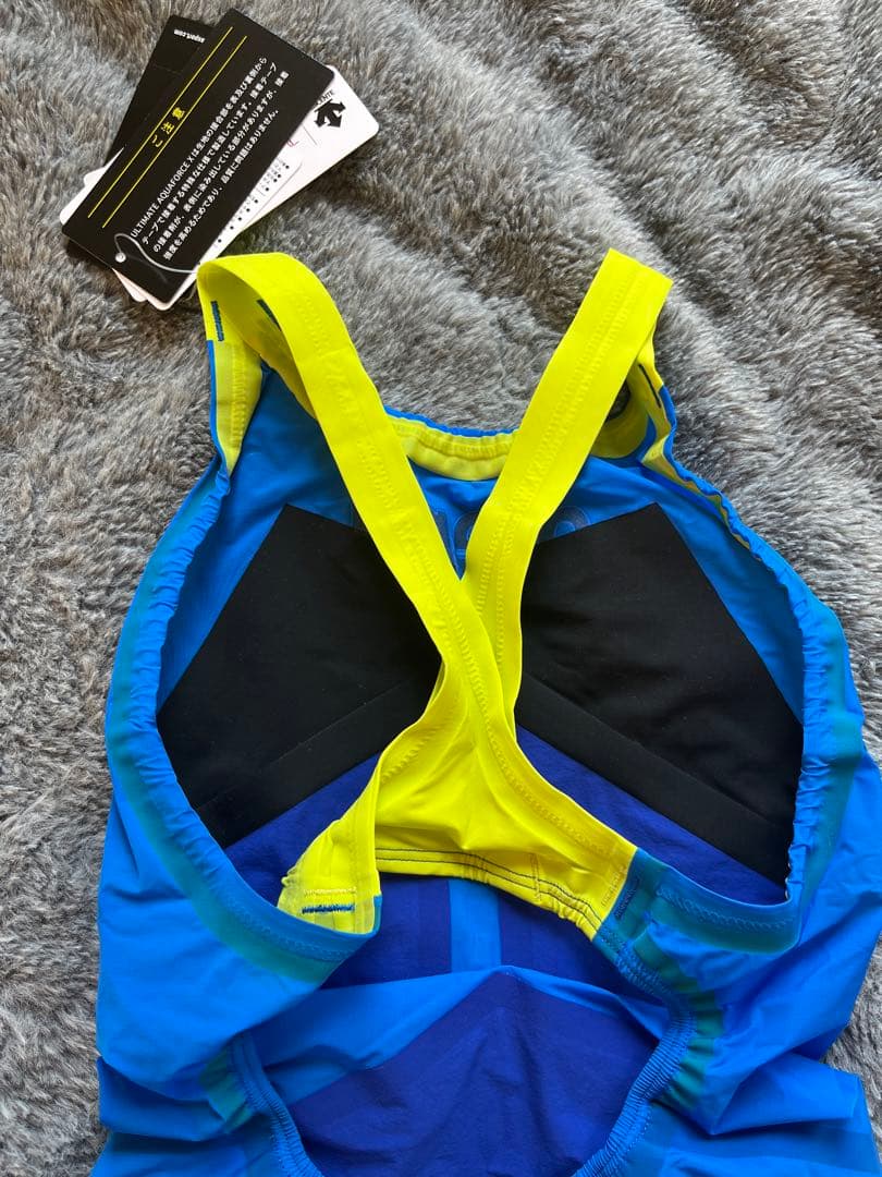 【新品未使用】アリーナ　高速水着　Mサイズ