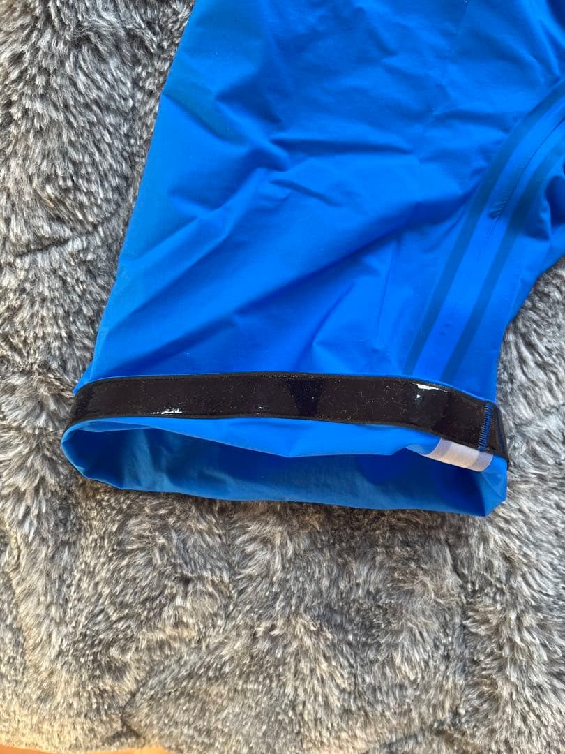 【新品未使用】アリーナ　高速水着　Mサイズ