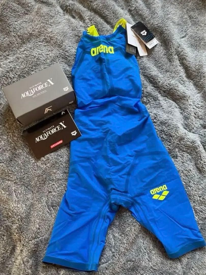 【新品未使用】アリーナ　高速水着　Mサイズ