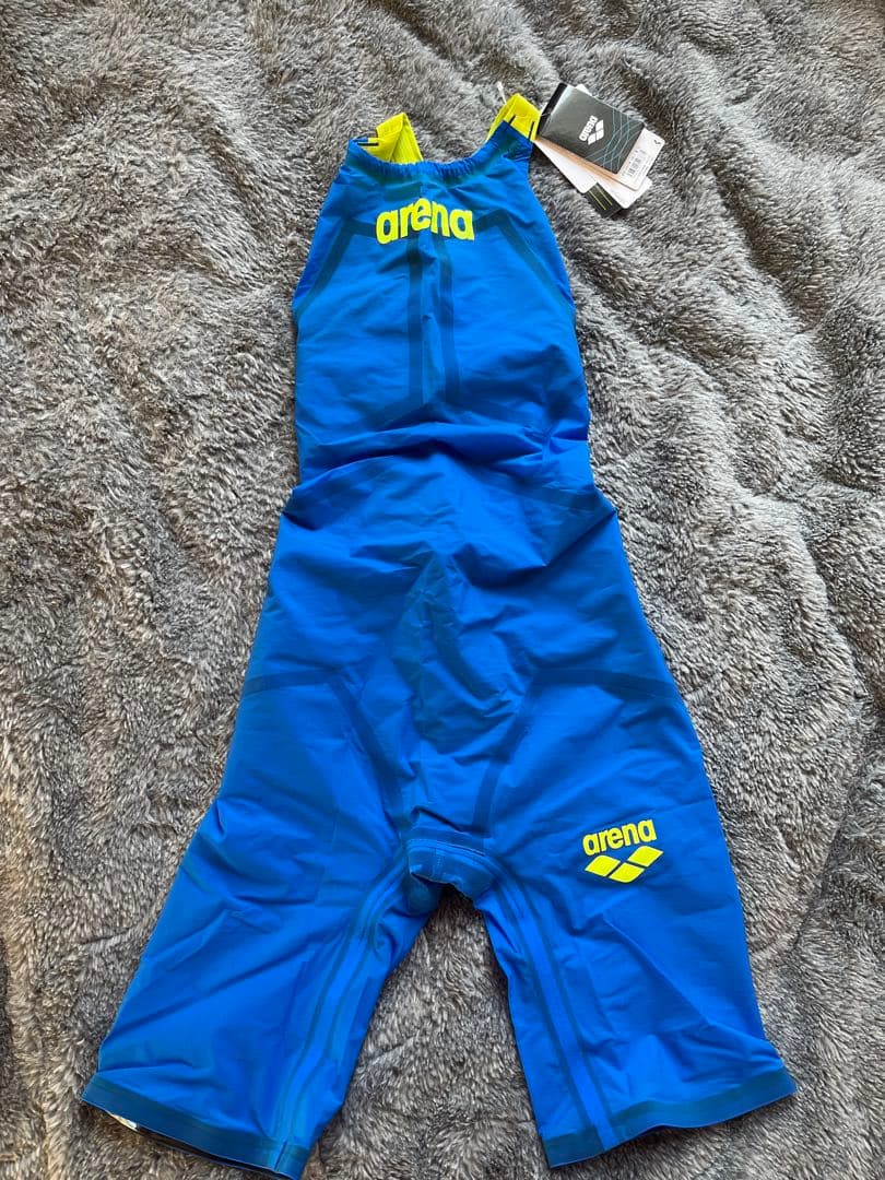 【新品未使用】アリーナ　高速水着　Mサイズ
