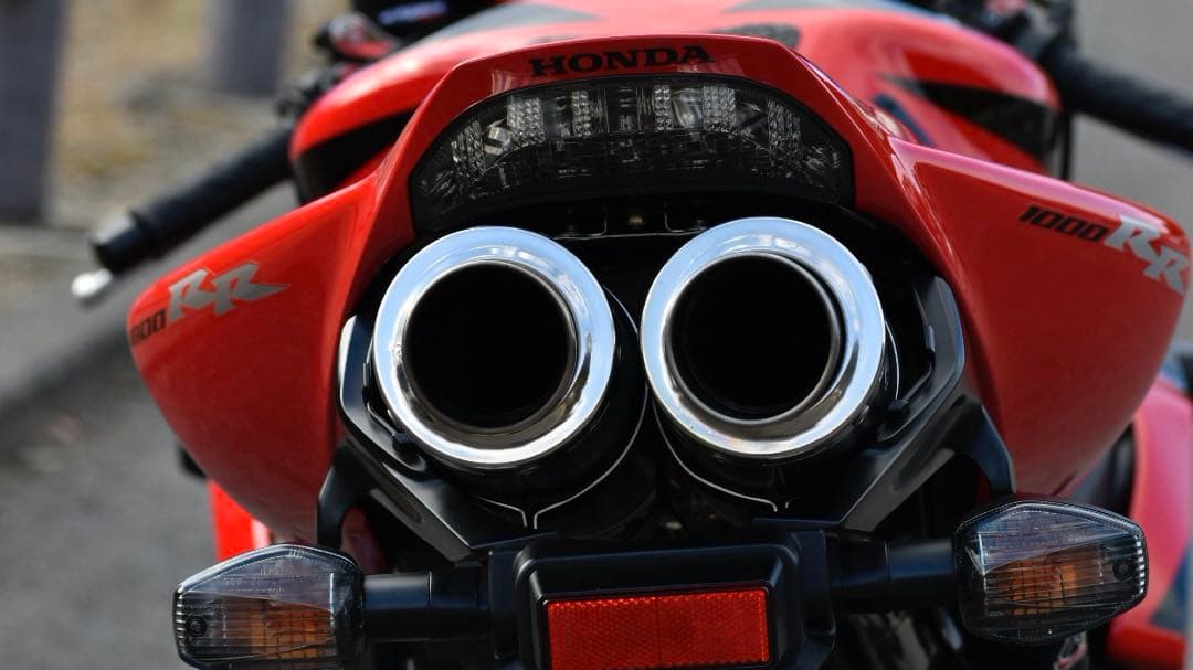 値下げ‼️CBR 1000RR SC57 SHARKスリップオンマフラー