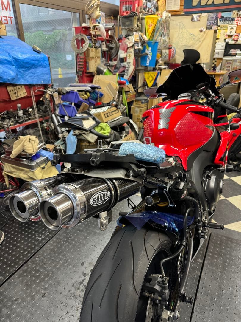 値下げ‼️CBR 1000RR SC57 SHARKスリップオンマフラー