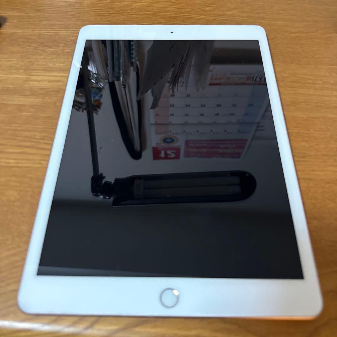 iPad 第8世代 128GB Wi-Fiモデル シルバー 初期化済