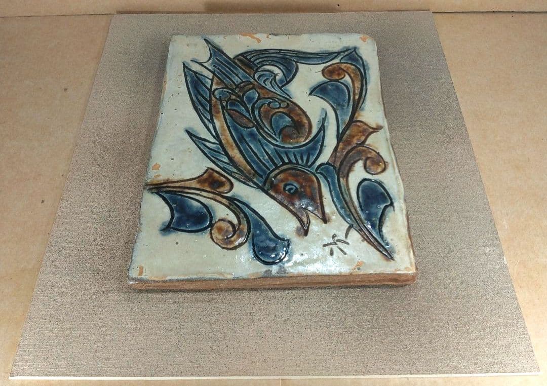 【本物保証】金城次郎 琉球陶器 壷屋焼笑魚紋陶額 出荷時紙箱 栞 人間国宝 壺屋