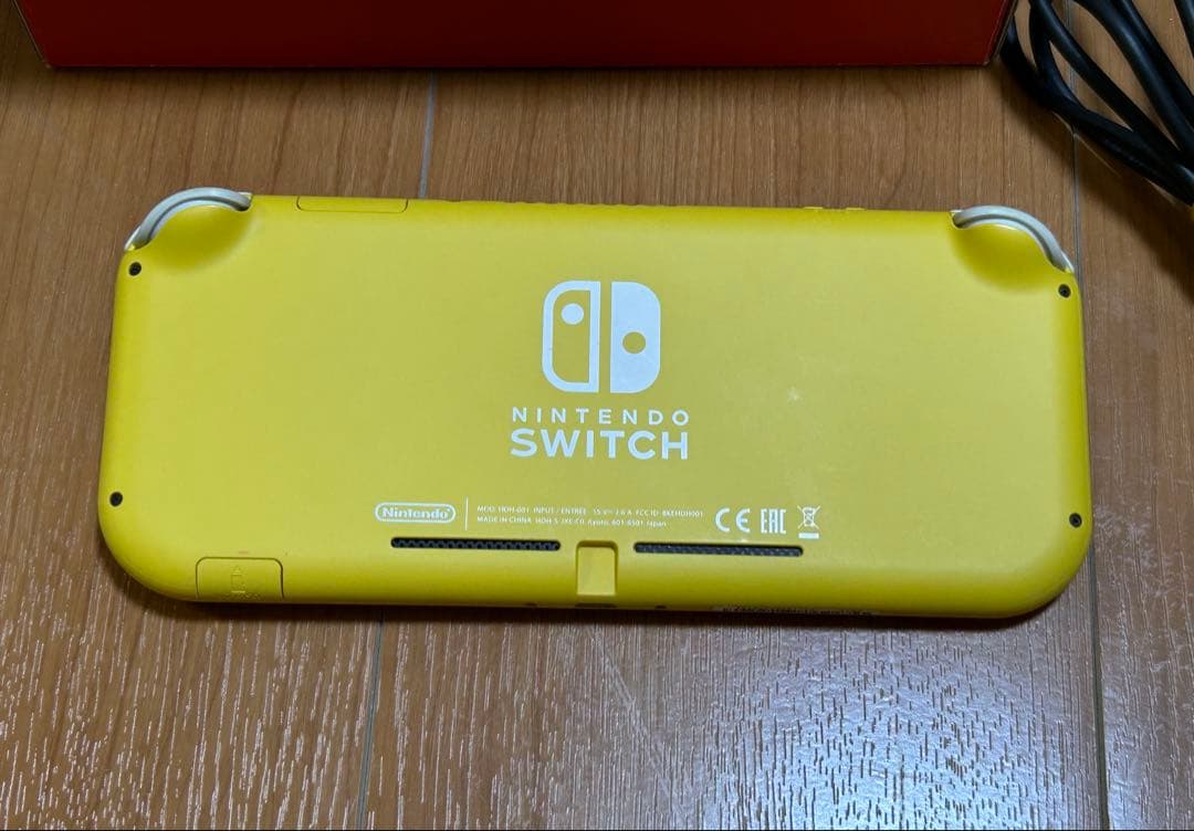 Nintendo Switch lite イエロー　本体　充電器　箱付き