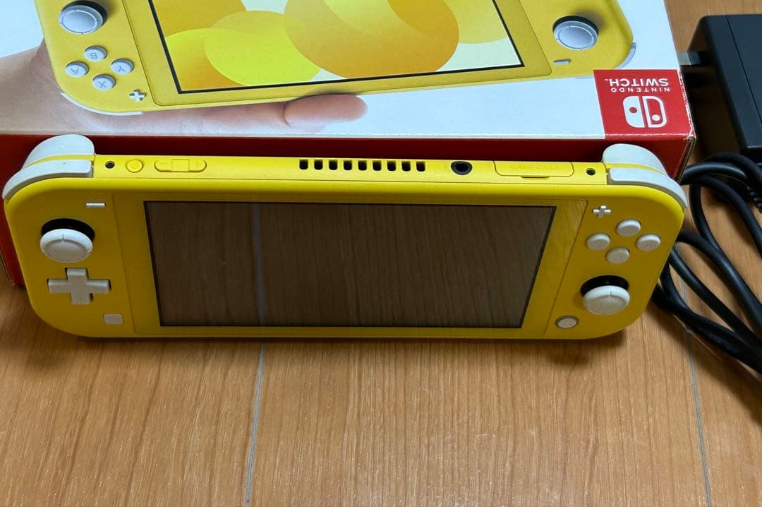 Nintendo Switch lite イエロー　本体　充電器　箱付き