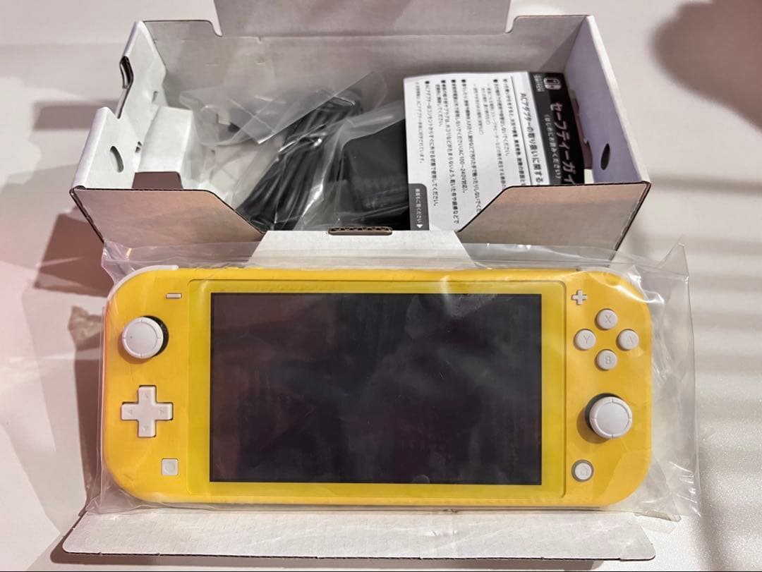 Nintendo Switch Lite イエロー　新品未使用