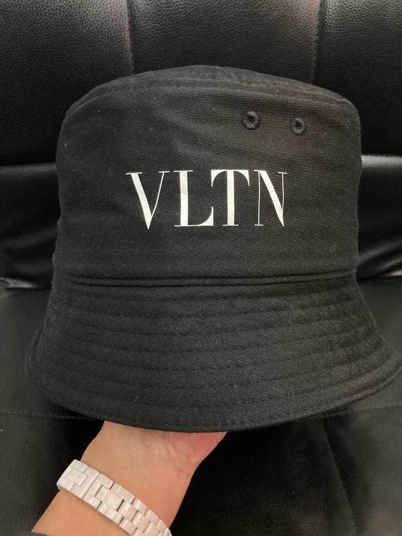 ヴァレンティノ・ガラヴァーニ　ロゴ　バケットハット 黒