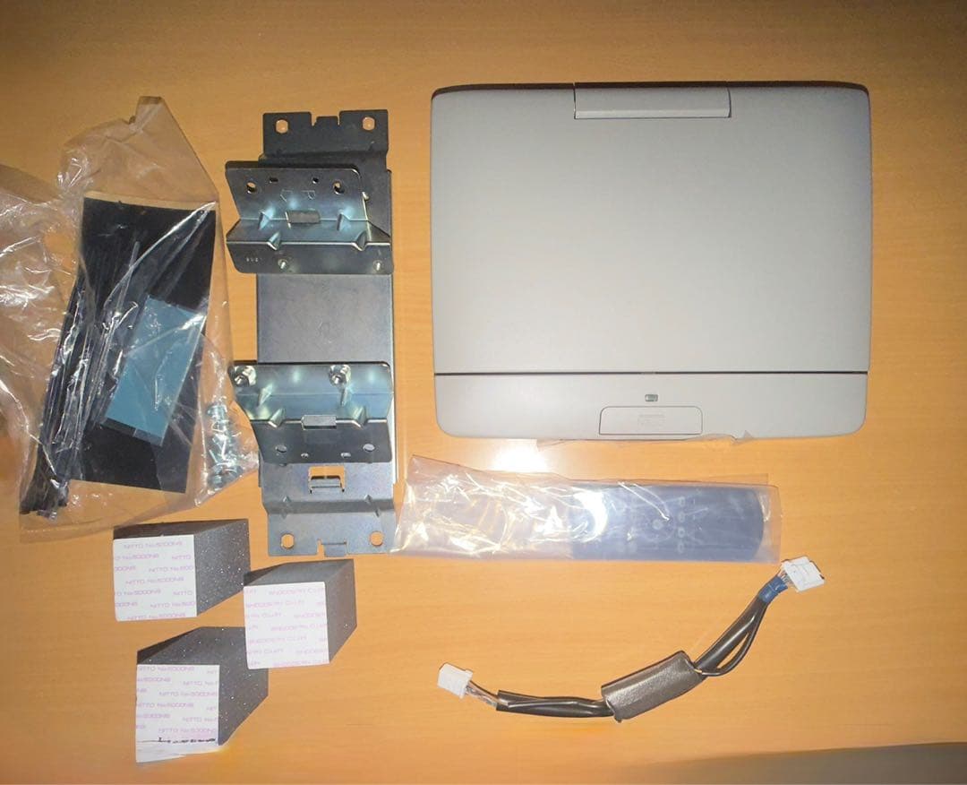 30系　アルファード　ヴェルファイア 純正後席モニター　V11T-R62C