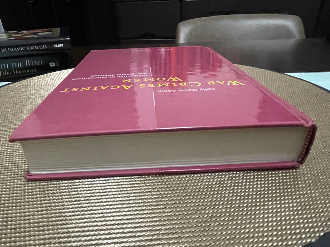 洋書 War Crimes Against Women Kelly Dawn Aski