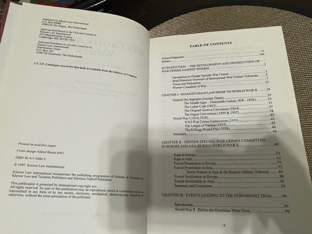 洋書 War Crimes Against Women Kelly Dawn Aski