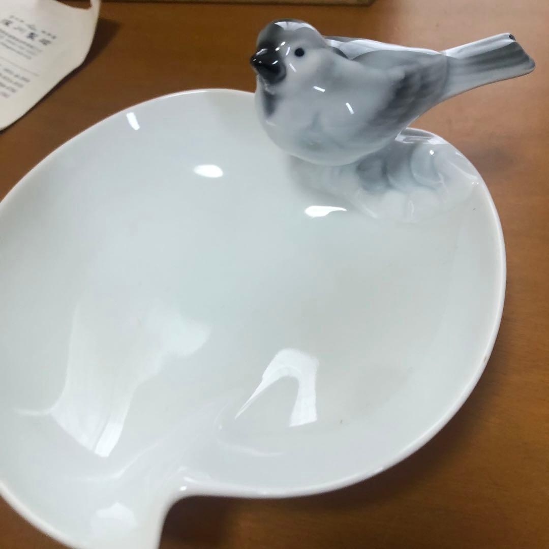 深川製磁　釉彩小鳥　彫刻皿　木箱入り