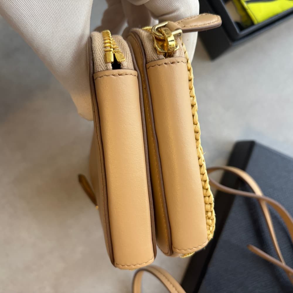 未使用 プラダ　ラフィア レザーミニポーチ ナチュラル ショルダーバック